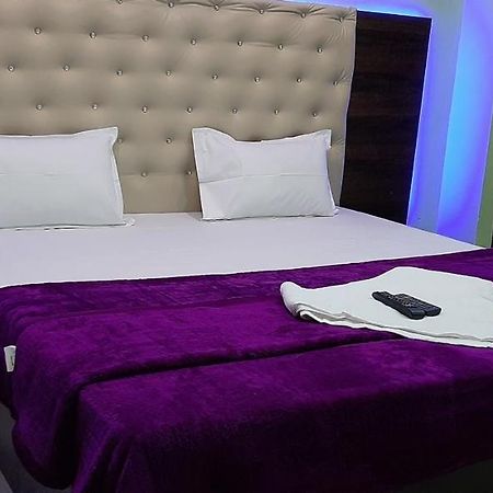 Adilabad Hotel Radhe Krishna المظهر الخارجي الصورة